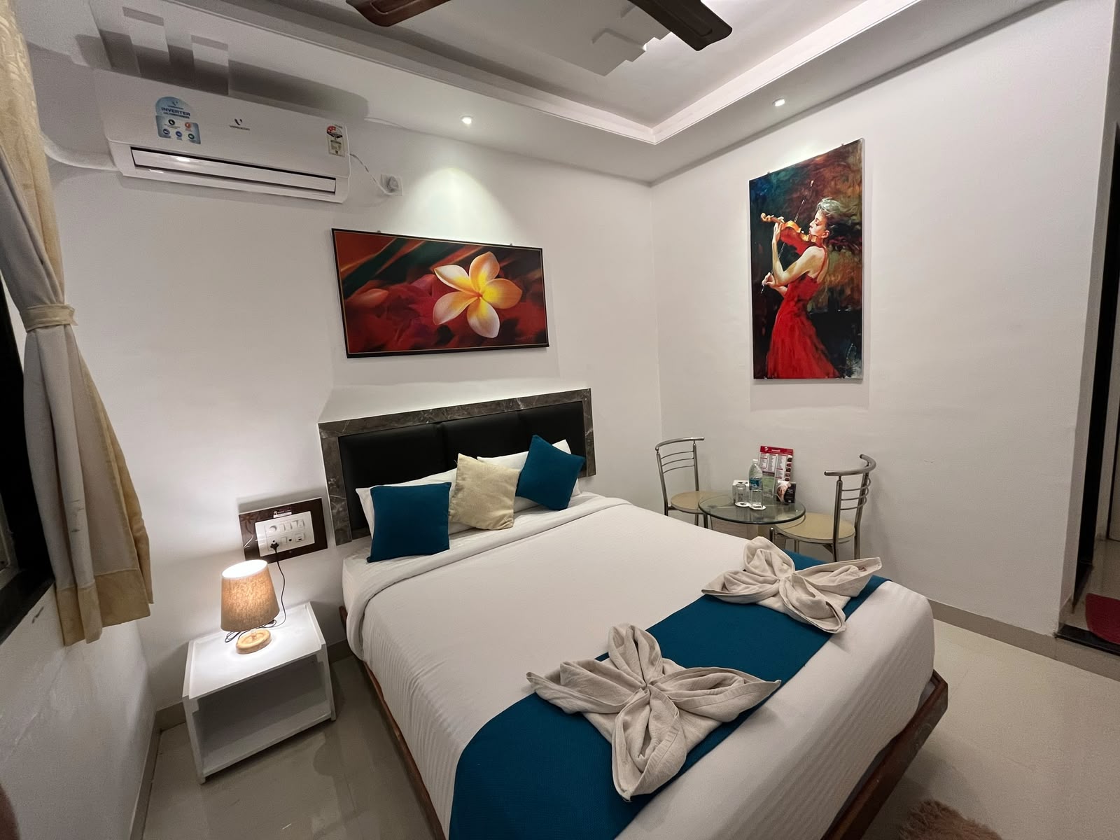 Standard couple room bed